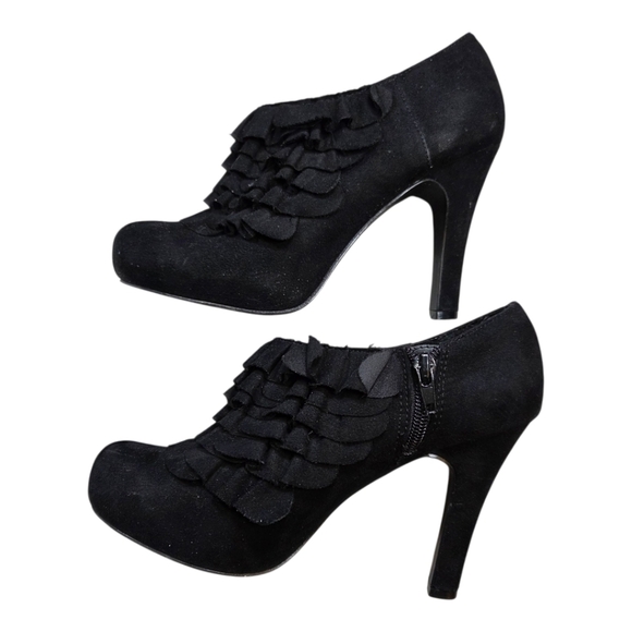 Madden Girl Black Ankle Booties with Ruffle Detail Size 6 1/2   4 Inch Heel - Picture 3 of 6